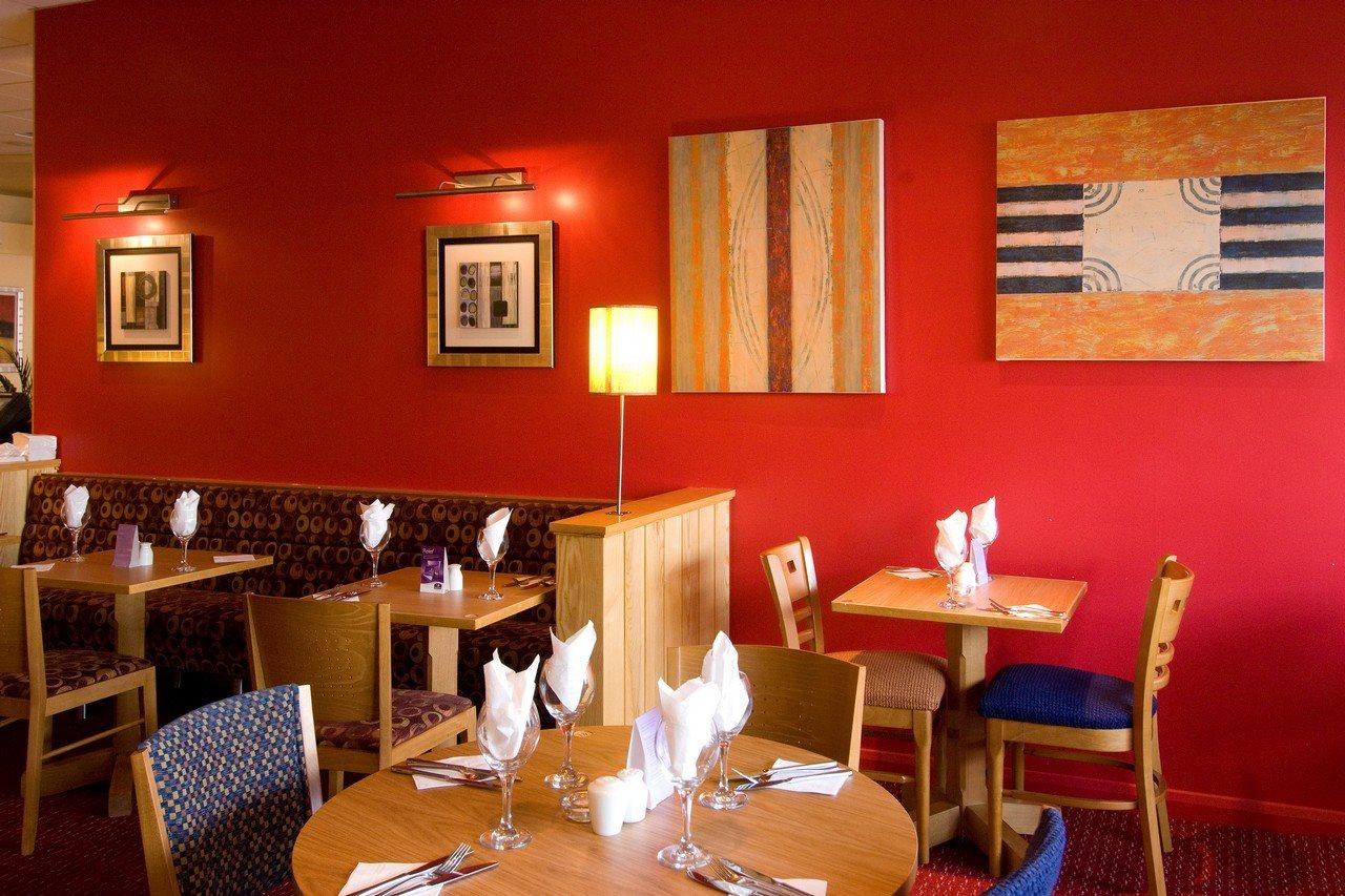 Premier Inn West Bromwich Central エクステリア 写真