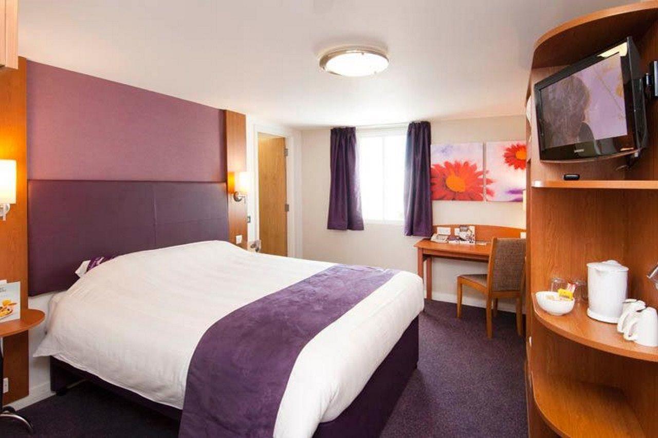 Premier Inn West Bromwich Central エクステリア 写真