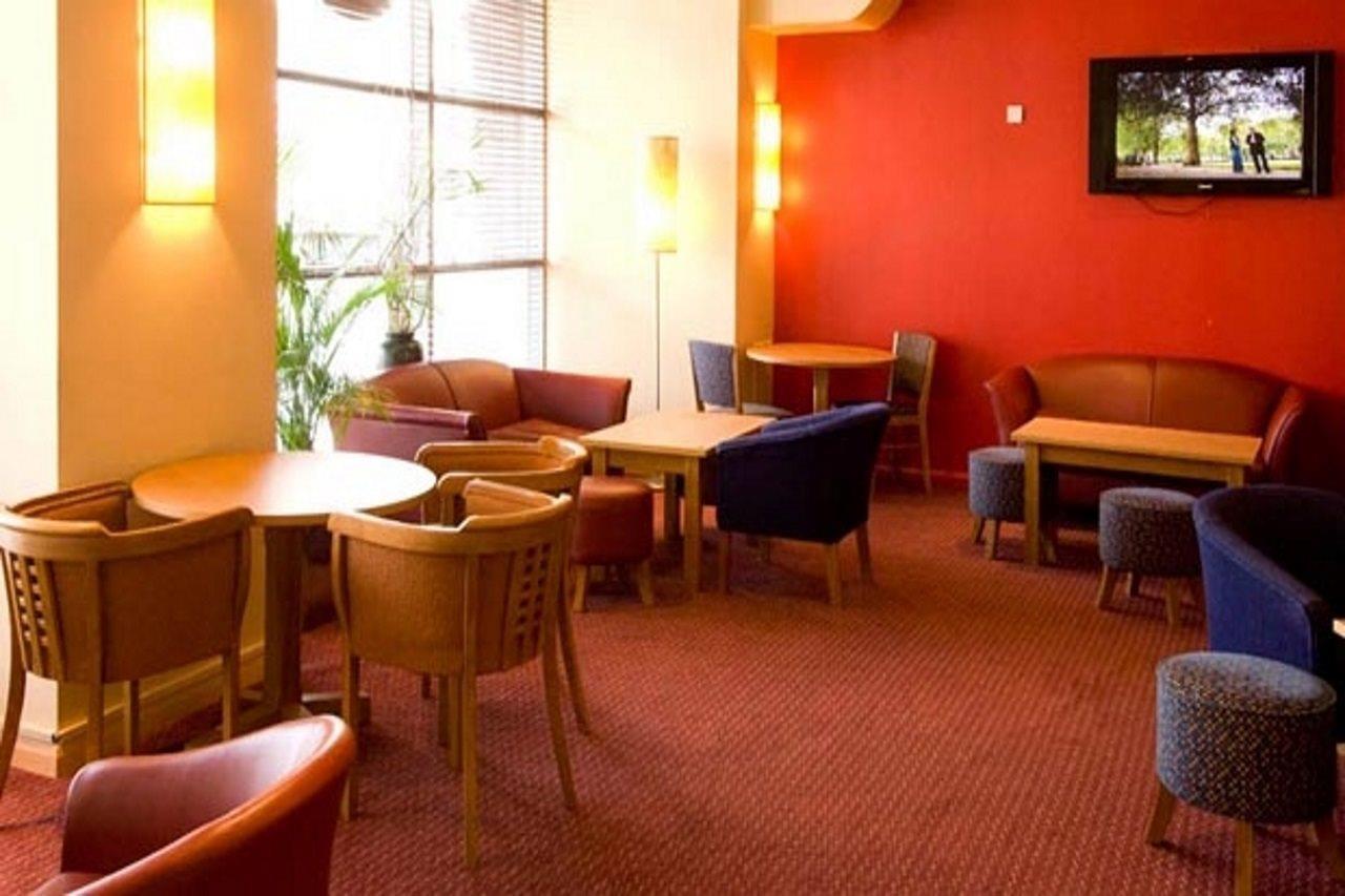 Premier Inn West Bromwich Central エクステリア 写真