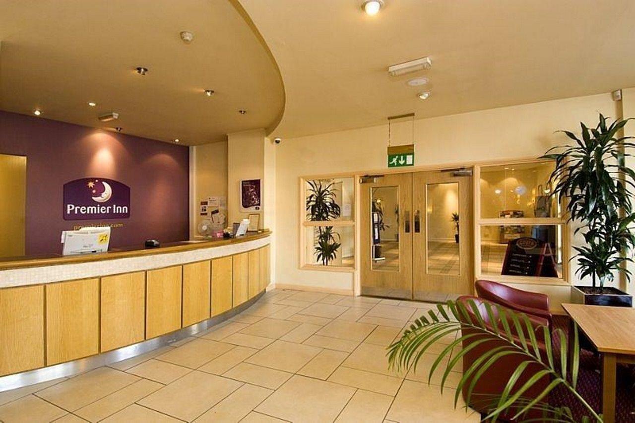 Premier Inn West Bromwich Central エクステリア 写真