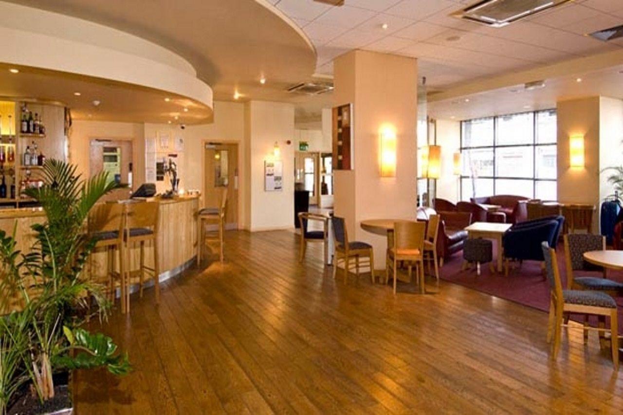 Premier Inn West Bromwich Central エクステリア 写真