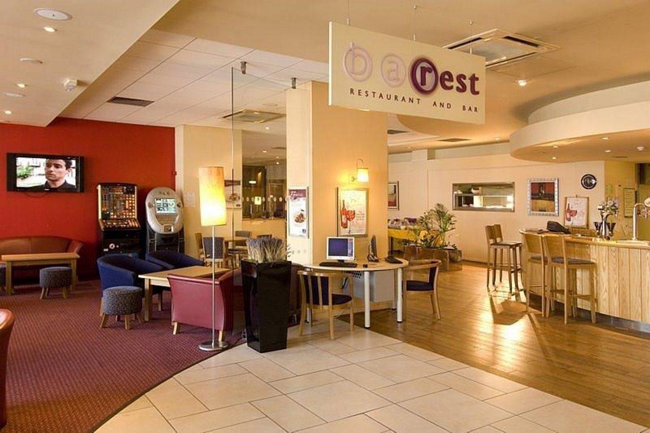 Premier Inn West Bromwich Central エクステリア 写真